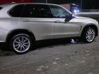 2016 BMW X5 40d III (F15), серебристый, 5350000 рублей, вид 4
