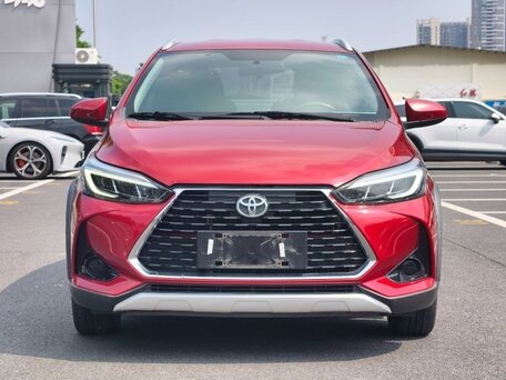 2023 Toyota Yaris L XP150 Рестайлинг, красный, 1110000 рублей, вид 2