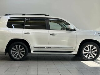 2017 Toyota Land Cruiser 200 Series Рестайлинг 2, белый, 6690000 рублей, вид 4