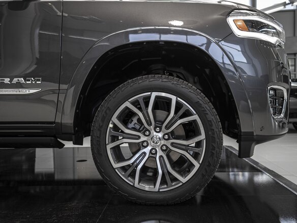2026 Ram 1500 Crew Cab V Рестайлинг, серый, 11469084 рублей - вид 5