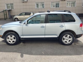 2004 Volkswagen Touareg I, серый, 730000 рублей, вид 3