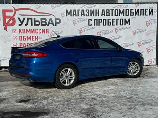 2017 Ford Fusion (North America) II Рестайлинг, синий, 1500000 рублей, вид 4