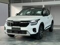 2026 Kia Seltos I Рестайлинг, белый - вид 2