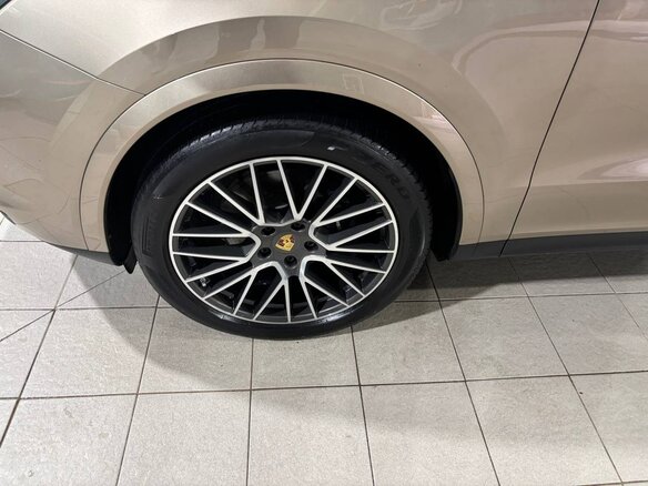 2018 Porsche Cayenne III, коричневый, 8800000 рублей - вид 11