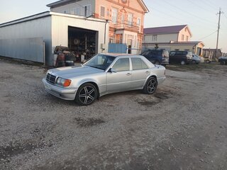 1990 Mercedes-Benz W124 230, серебристый, 500000 рублей, вид 2