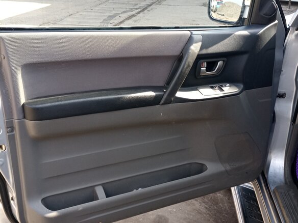 2004 Mitsubishi Pajero III Рестайлинг, серебристый, 1250000 рублей - вид 13