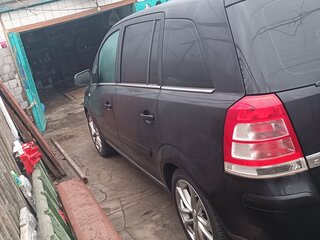 2011 Opel Zafira B Рестайлинг, чёрный, 850000 рублей, вид 4