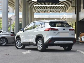 2023 Toyota Corolla Cross I, белый, 1980000 рублей, вид 5