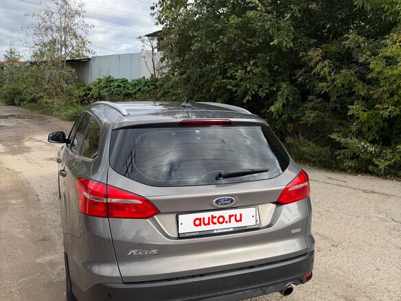 2017 Ford Focus III Рестайлинг, серый, 880000 рублей - вид 3
