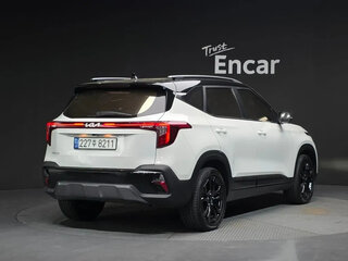 2023 Kia Seltos I Рестайлинг, белый, 2300000 рублей, вид 3