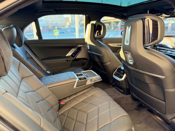 2025 BMW 7 серии 740i xDrive VII (G70), чёрный, 16500000 рублей - вид 14