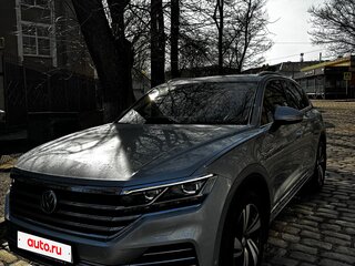 2020 Volkswagen Touareg III, серебристый, 5350000 рублей, вид 2