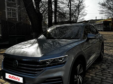 2020 Volkswagen Touareg III, серебристый, 5350000 рублей, вид 2