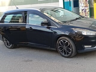 2017 Ford Focus III Рестайлинг, чёрный, 950000 рублей, вид 4