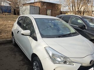 2018 Toyota Vitz III (XP130) Рестайлинг 2, белый, 1100000 рублей, вид 2