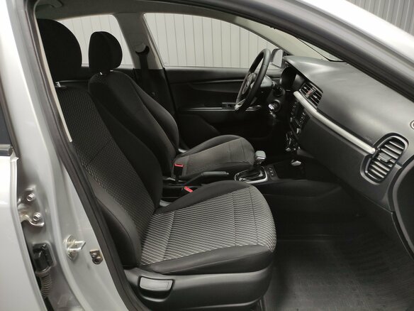 2017 Kia Rio IV, серебристый, 940000 рублей - вид 8