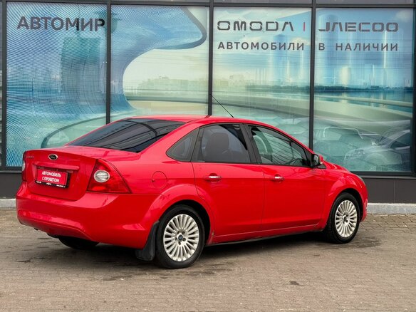 2010 Ford Focus II Рестайлинг, красный, 460000 рублей - вид 4