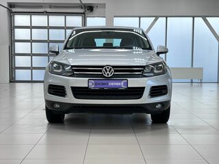 2012 Volkswagen Touareg II, серебристый, 2300000 рублей, вид 2