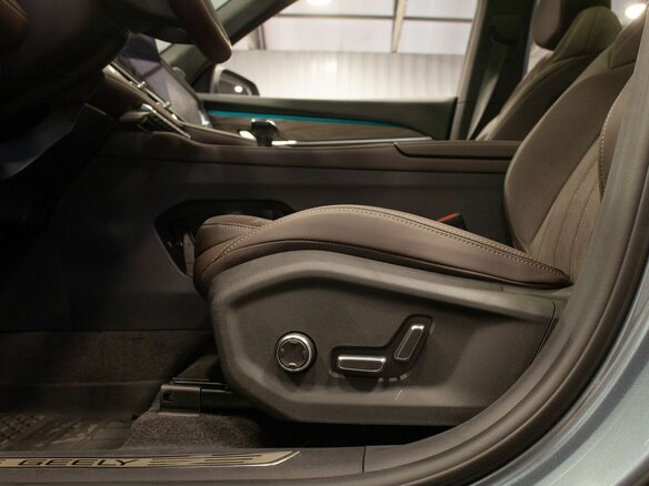 2026 Geely Monjaro I Рестайлинг 2 (China Market), синий, 4385000 рублей - вид 32