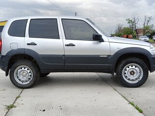 2012 Chevrolet Niva I Рестайлинг, серебристый, 480000 рублей, вид 3