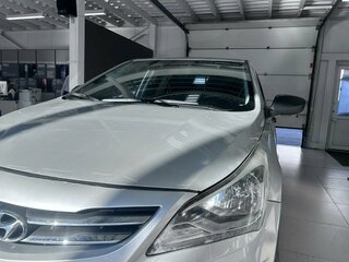 2015 Hyundai Solaris I Рестайлинг, серебристый, 794000 рублей, вид 4