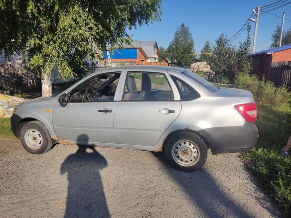 2012 Lada (ВАЗ) Granta I, серебристый, 240000 рублей - вид 3