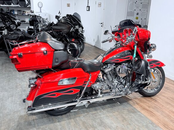 2011 Harley-Davidson CVO Limited, красный, 1599000 рублей - вид 3