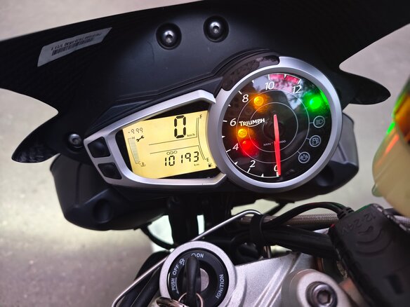 2011 Triumph Speed Triple, белый, 650000 рублей - вид 11