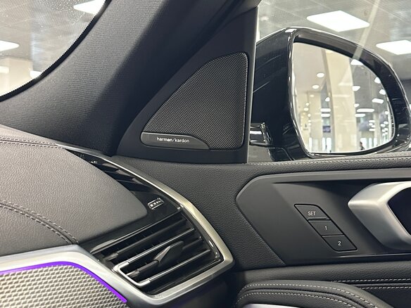 2021 BMW X6 40d III (G06), чёрный, 9300000 рублей - вид 21