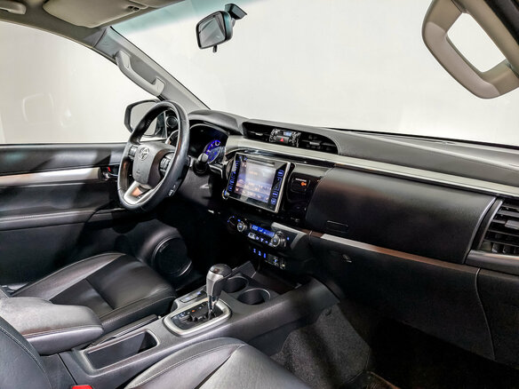 2017 Toyota Hilux VIII, чёрный, 3575000 рублей - вид 8