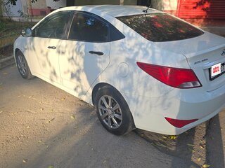 2015 Hyundai Solaris I Рестайлинг, белый, 777000 рублей, вид 3
