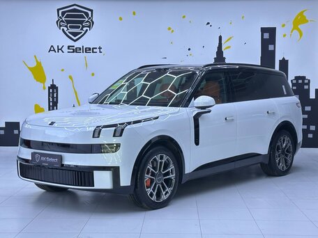 Lynk & Co 900