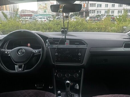 2020 Volkswagen Tiguan II, серый, 2460000 рублей, вид 4