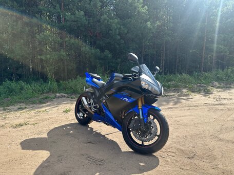 2007 Yamaha YZF-R1, чёрный, 600000 рублей, вид 4