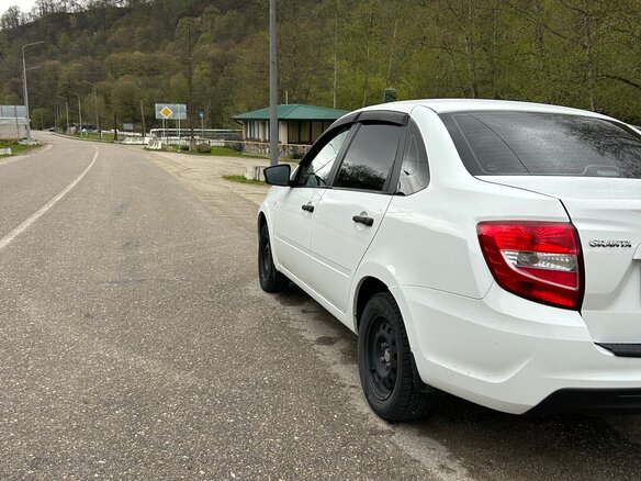2021 Lada (ВАЗ) Granta I Рестайлинг, белый, 650000 рублей - вид 3
