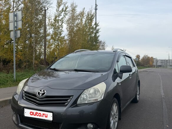 2012 Toyota Verso I, серый, 850000 рублей