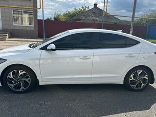 2018 Hyundai Elantra VI (AD), белый, 1750000 рублей, вид 3