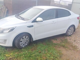 2014 Kia Rio 4-speed III, белый, 950000 рублей, вид 2