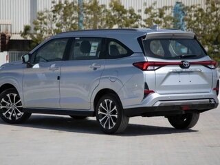 2023 Toyota Veloz, серебристый, 2170000 рублей, вид 3