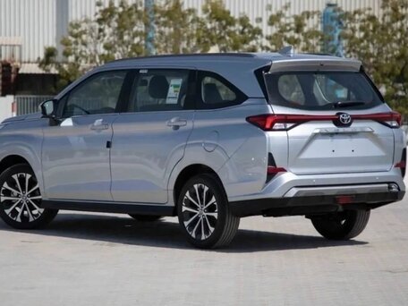 2023 Toyota Veloz, серебристый, 2170000 рублей, вид 3