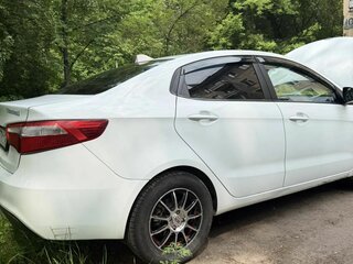 2014 Kia Rio 4-speed III, белый, 800000 рублей, вид 4