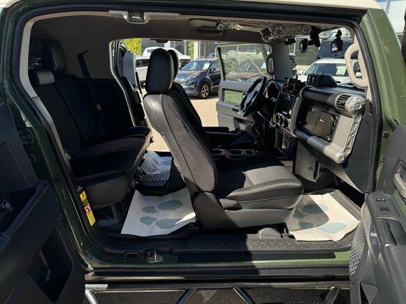 2011 Toyota FJ Cruiser, зелёный - вид 12