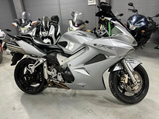 2006 Honda VFR 800, серебристый, 445000 рублей, вид 1