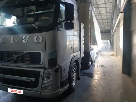 2004 Volvo FH, серебристый, 5500000 рублей, вид 2