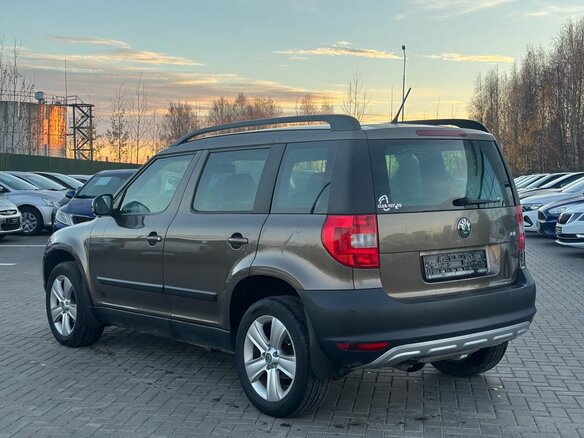 2011 Skoda Yeti I, коричневый, 550000 рублей - вид 4