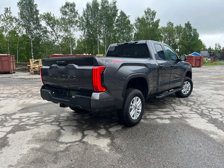 2024 Toyota Tundra Double Cab III, серый, 5450000 рублей, вид 3