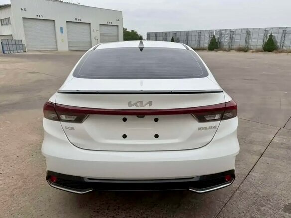 2023 Kia K3 II (China Market) Рестайлинг, белый, 1800000 рублей - вид 4