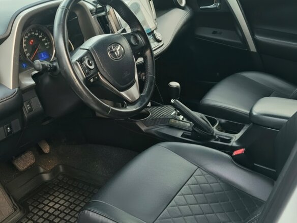 2013 Toyota RAV4 IV (XA40), белый - вид 4