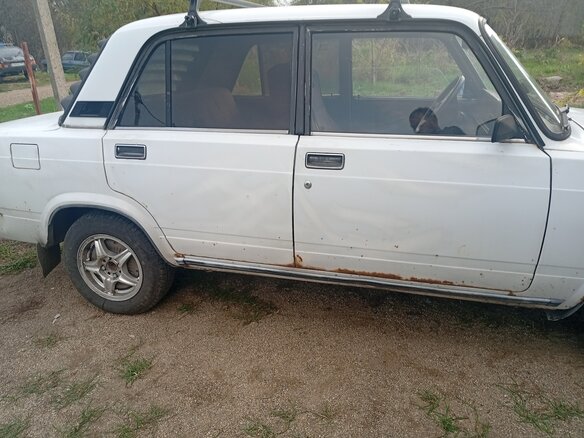 2003 Lada (ВАЗ) 2107, белый, 85000 рублей - вид 1