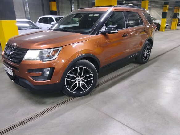 2015 Ford Explorer V Рестайлинг, коричневый, 2150000 рублей - вид 3